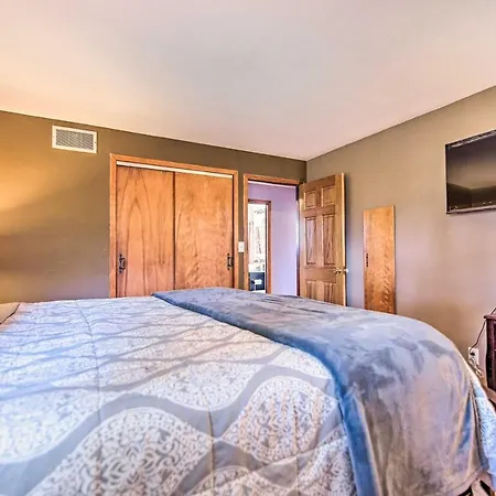 Fox River Grove Home Pets Welcome!
