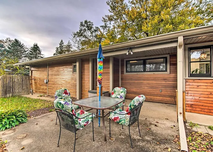 Сasa de vacaciones Fenced Yard: Home, Dogs Welcome Fox River Grove